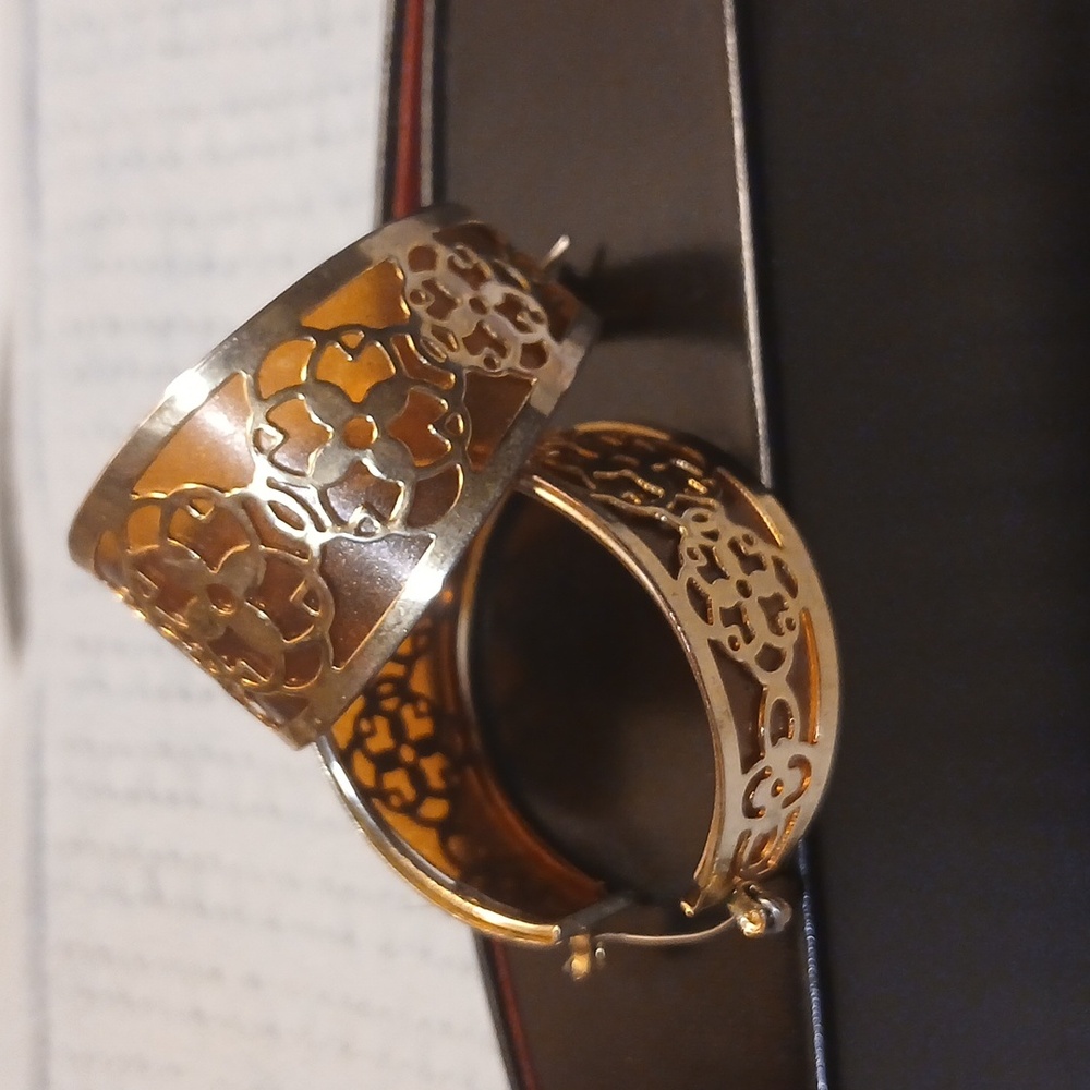 Elegant Gold CUT-OUT Hoop Earrings - Picture 2 of 11